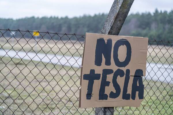 Activists against the Tesla