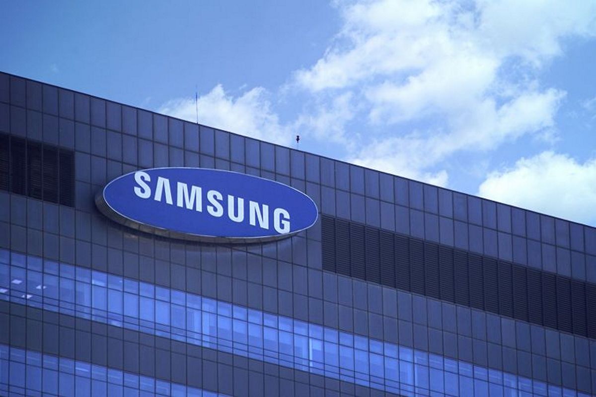 An employee of one of the Samsung factories in South Korea revealed a coronavirus