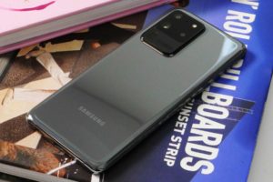 Samsung Galaxy S20 camera compared with Xiaomi Mi Note 10 camera