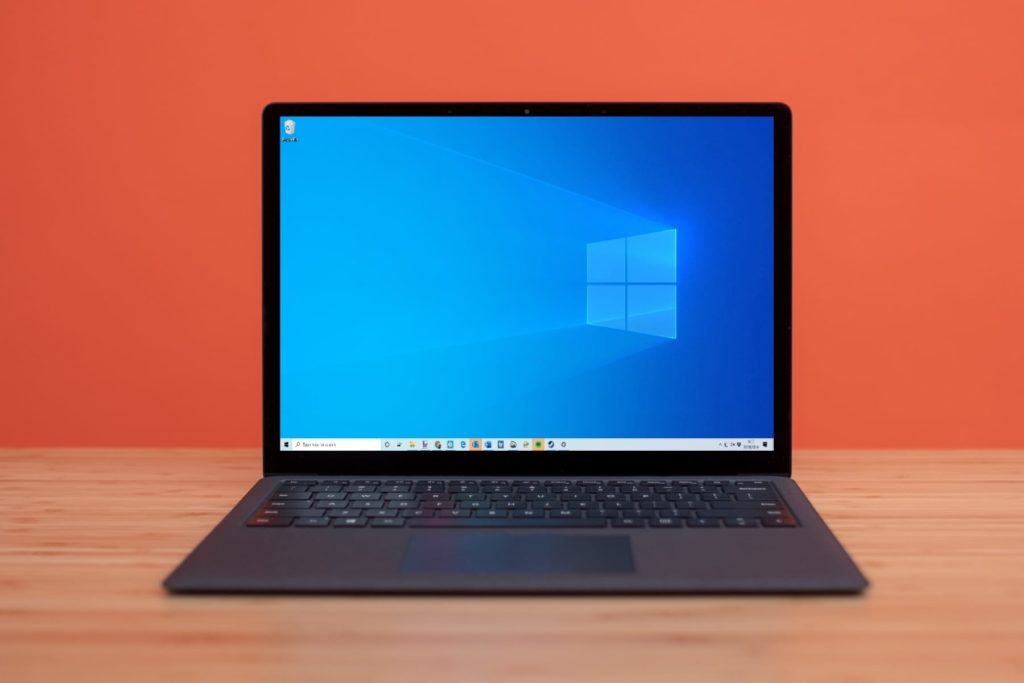 A laptop With The Lite Os